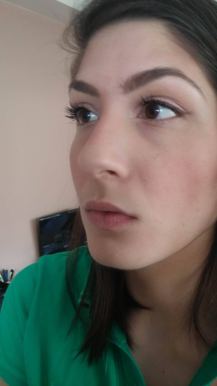 Soft and simple pink eyeshadow