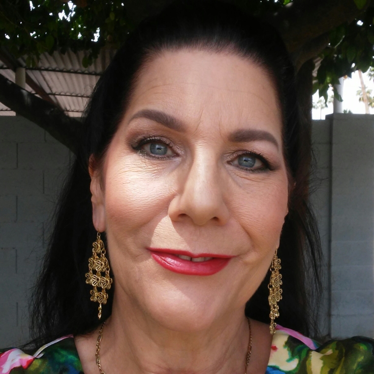 Neutral smoky eye with MAC x Maria Moretti lipstick