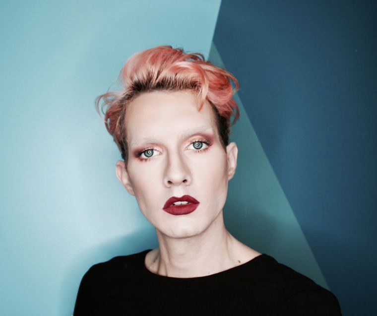 Bleached brows - Warm eyes - Bold lip