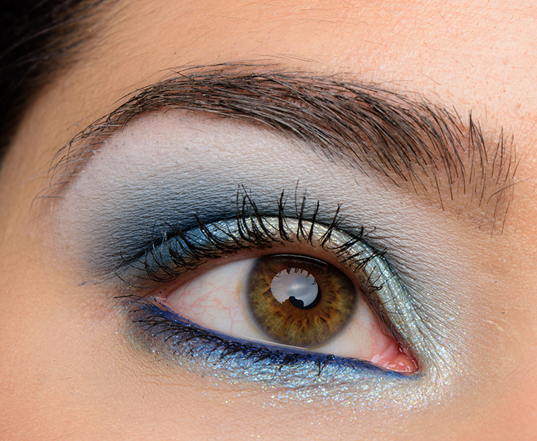 A Bright, Blue Eye with Fenty Galaxy and Viseart Grande Pro Palettes