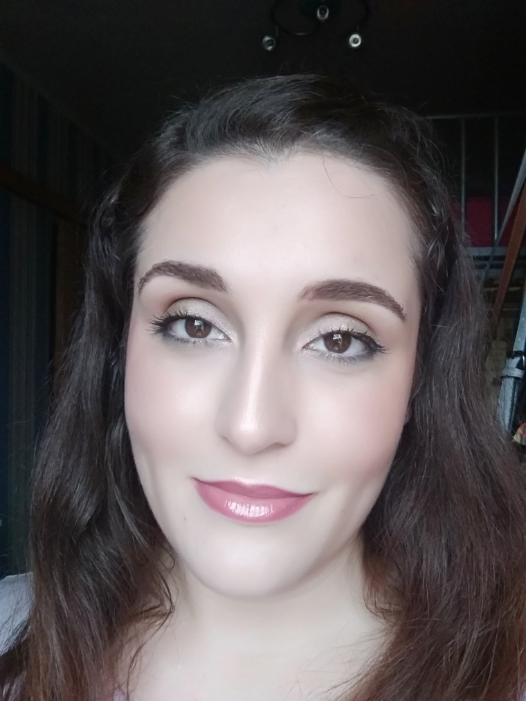 Soft green and pink makeup