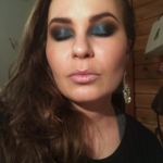 Green-blue smoky eye inspired by Rihanna