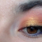 Spring look with a sunny lid and a blue bottom liner