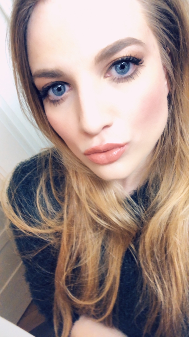 Casual Brownie Look with Some Shine on Top